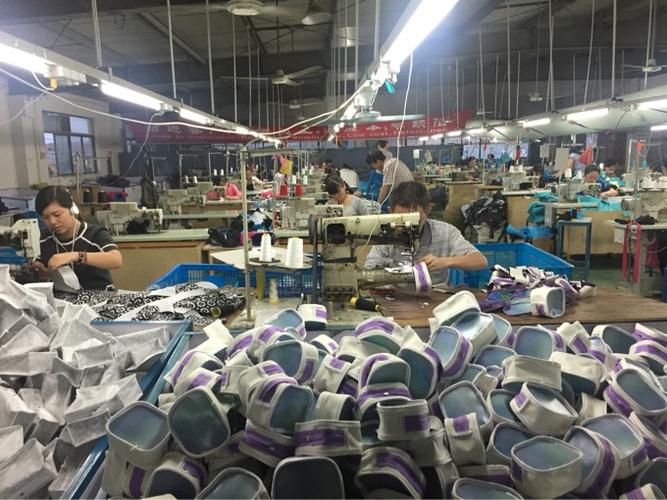 聚成箱包 专业打造包袋，承载品质与风尚